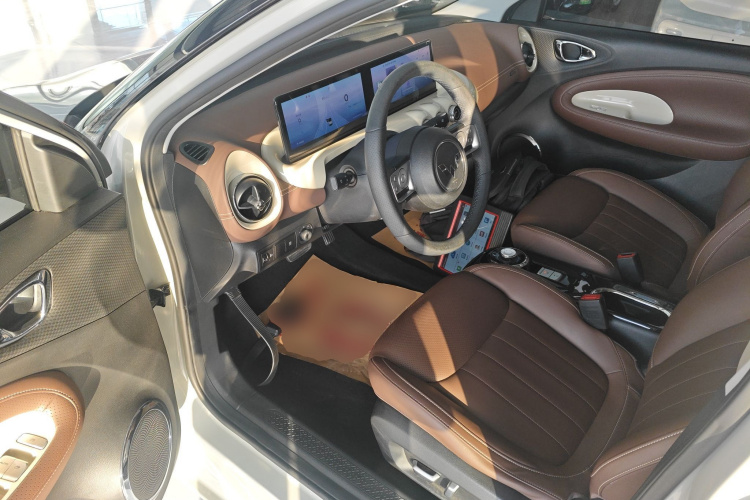 五菱汽车 五菱缤果 2023款 333km 灵犀互联款中控内饰7003