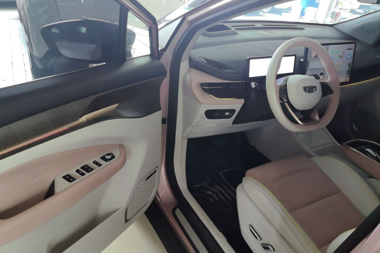 吉利几何M6 2022款 580 新趣型中控内饰7003