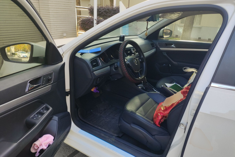 大众 朗行 2017款 180TSI DSG舒适版中控内饰7003