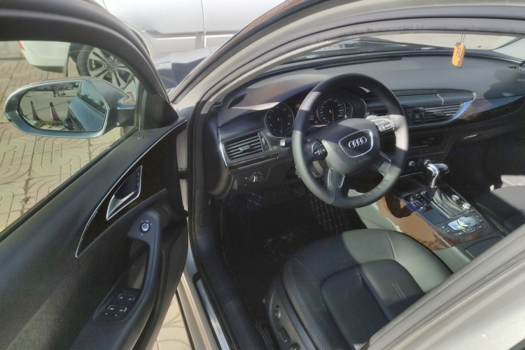 奥迪A6L 2015款 TFSI 百万纪念智领型中控内饰7003