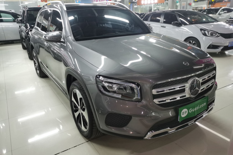 奔驰GLB 2023款 GLB 220 时尚型车身外观3