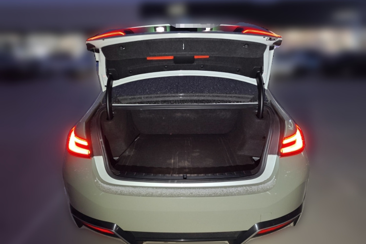 宝马i3 2022款 eDrive 35 L中控内饰23