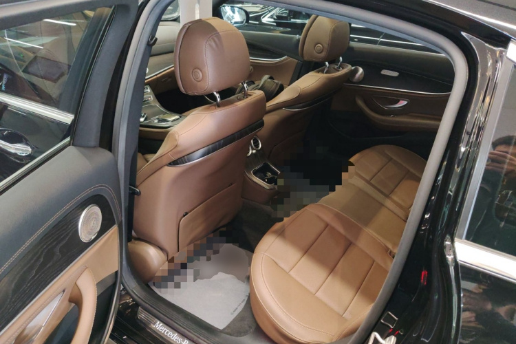 奔驰E级 2021款 改款 E 300 L 运动时尚型中控内饰21