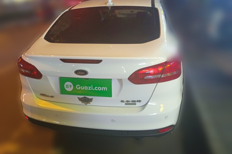 福特 福克斯 2017款 三厢 EcoBoost 180 自动精英型车身外观6