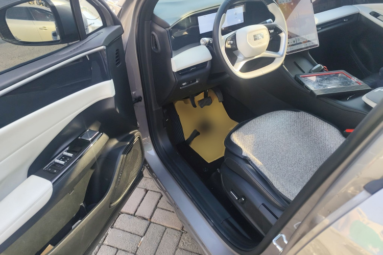 吉利银河 银河L7 2024款 1.5T 115km PLUS  龙腾版中控内饰7003