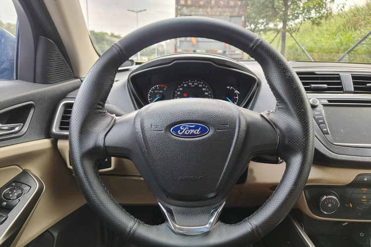 福特 福睿斯 2015款 1.5L 自动舒适型局部细节13