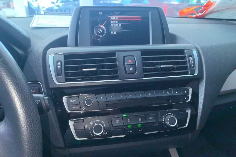 宝马1系(进口) 2016款 118i 领先型局部细节16