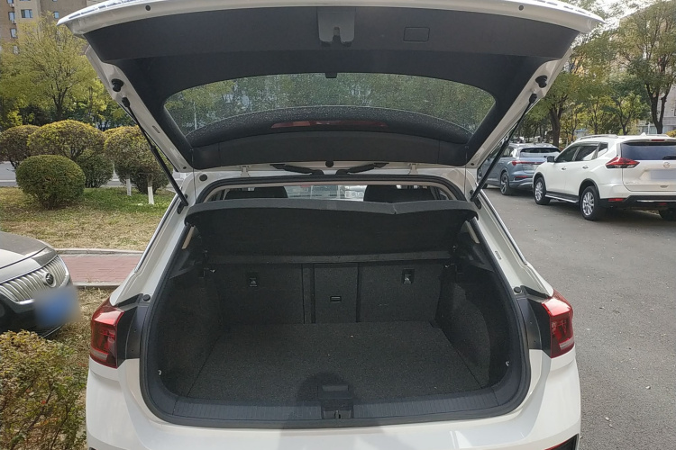 大众 T-ROC探歌 2020款 230TSI DSG两驱进取型机舱底盘23