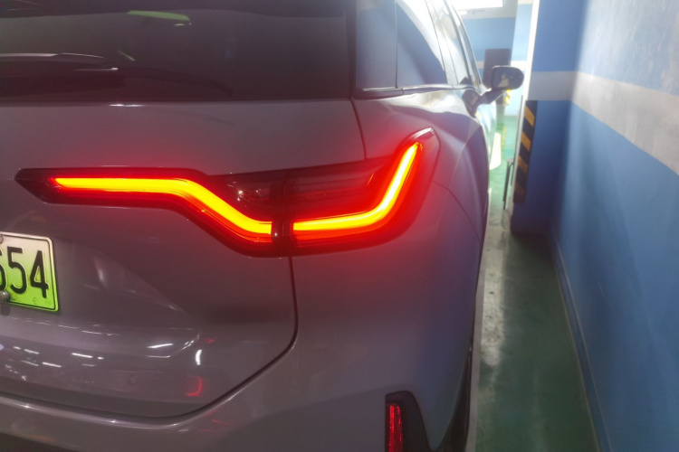 蔚来ES6 2020款 600KM 运动版车身外观9