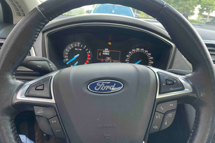 福特 蒙迪欧 2020款 EcoBoost 180 时尚型中控内饰7002