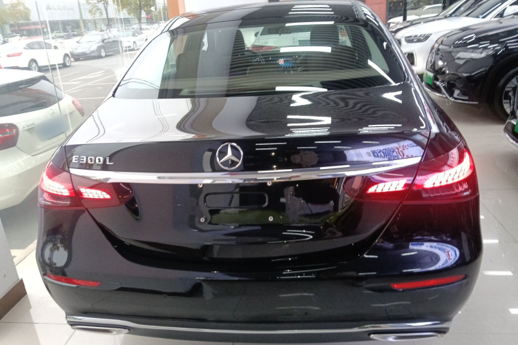 奔驰E级 2023款 E 260 L车身外观6004