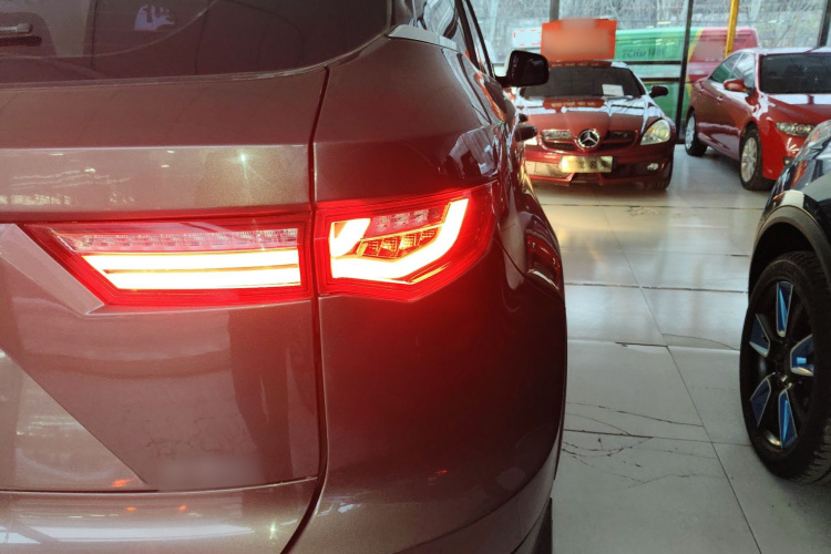 众泰T700 2017款 1.8T 双离合尊贵型车身外观9