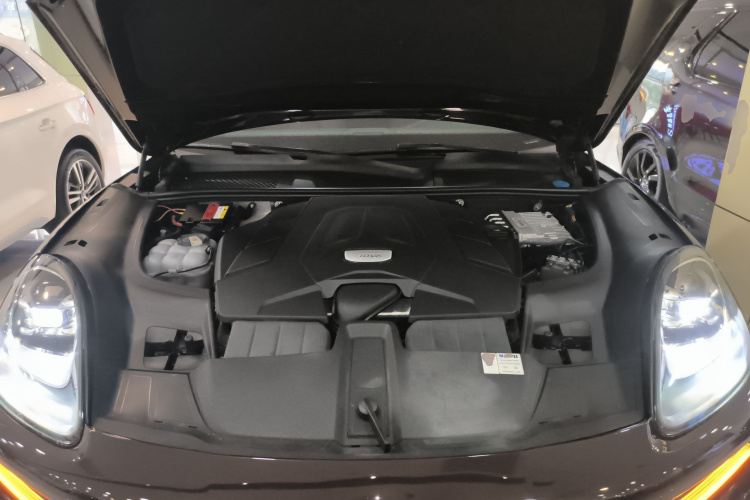 保时捷 2019款 Cayenne 3.0T机舱底盘24