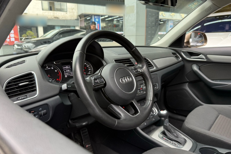 奥迪Q3 2015款 35 TFSI 百万纪念智领型中控内饰7001