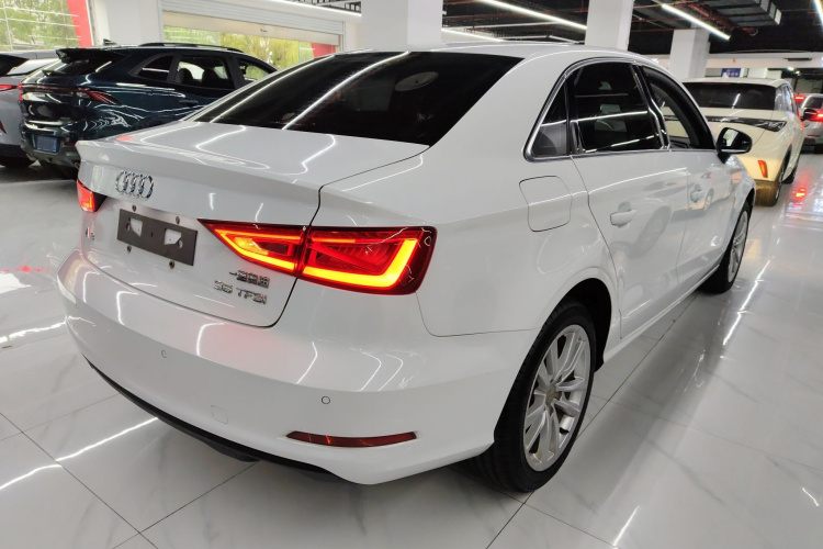 奥迪A3 2015款 Limousine 35 TFSI 百万纪念舒享型车身外观6005