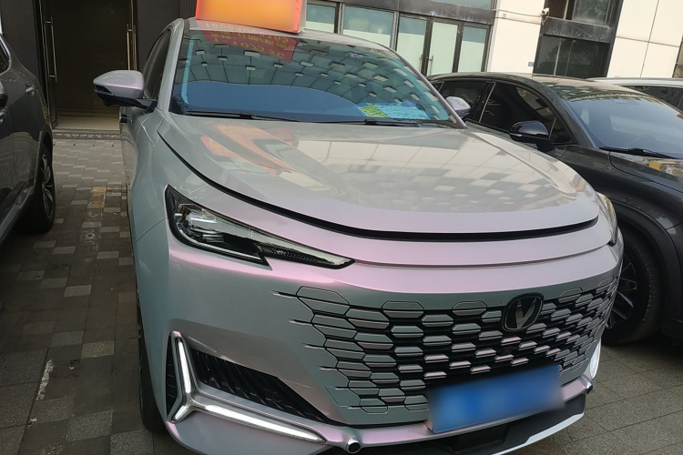 长安UNI-K 2024款 2.0T 两驱全球行版车身外观2