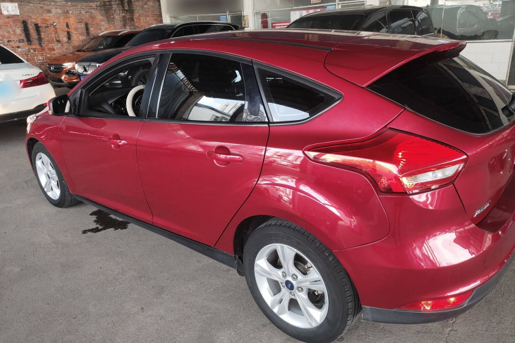 福特 福克斯 2018款 两厢经典 1.6L 自动舒适型智行版车身外观6003