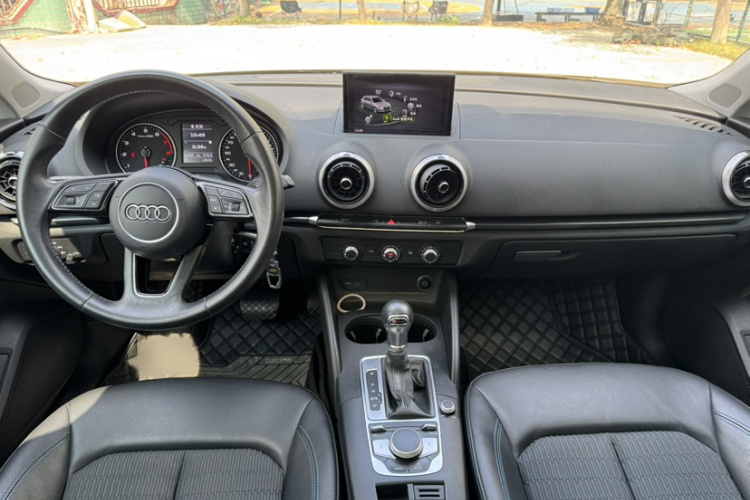 奥迪A3 2019款 Sportback 35 TFSI 时尚型 国V中控内饰7001