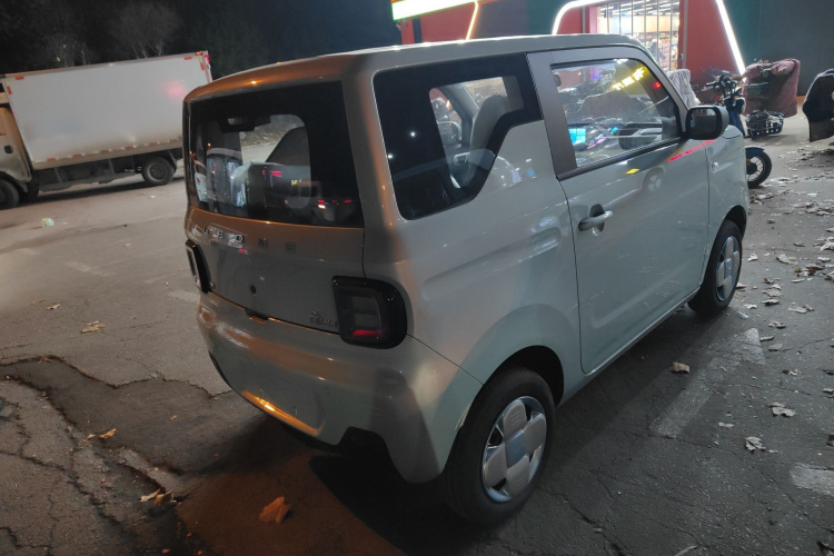 吉利银河 2024款 熊猫mini 200km 耐力熊车身外观6005