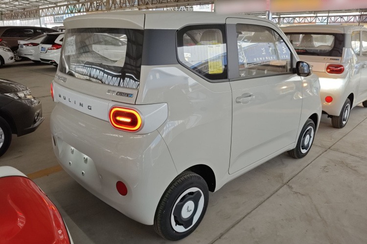 五菱汽车 宏光MINIEV 2024款 第三代 215km 青春版车身外观7