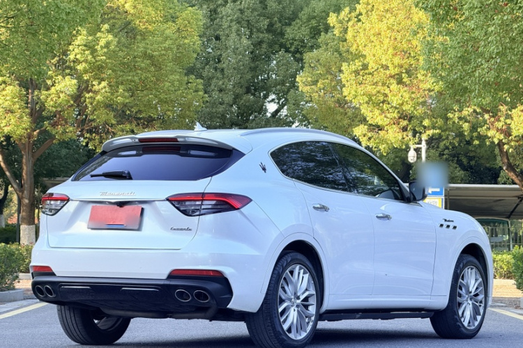 玛莎拉蒂 Levante 2022款 3.0T Modena车身外观6006