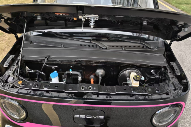 吉利银河 2025款 210km 熊猫卡丁机舱底盘24