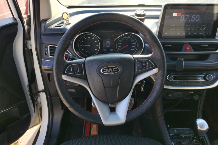 江汽集团 瑞风S3 2017款 1.5L 手动豪华型中控内饰13