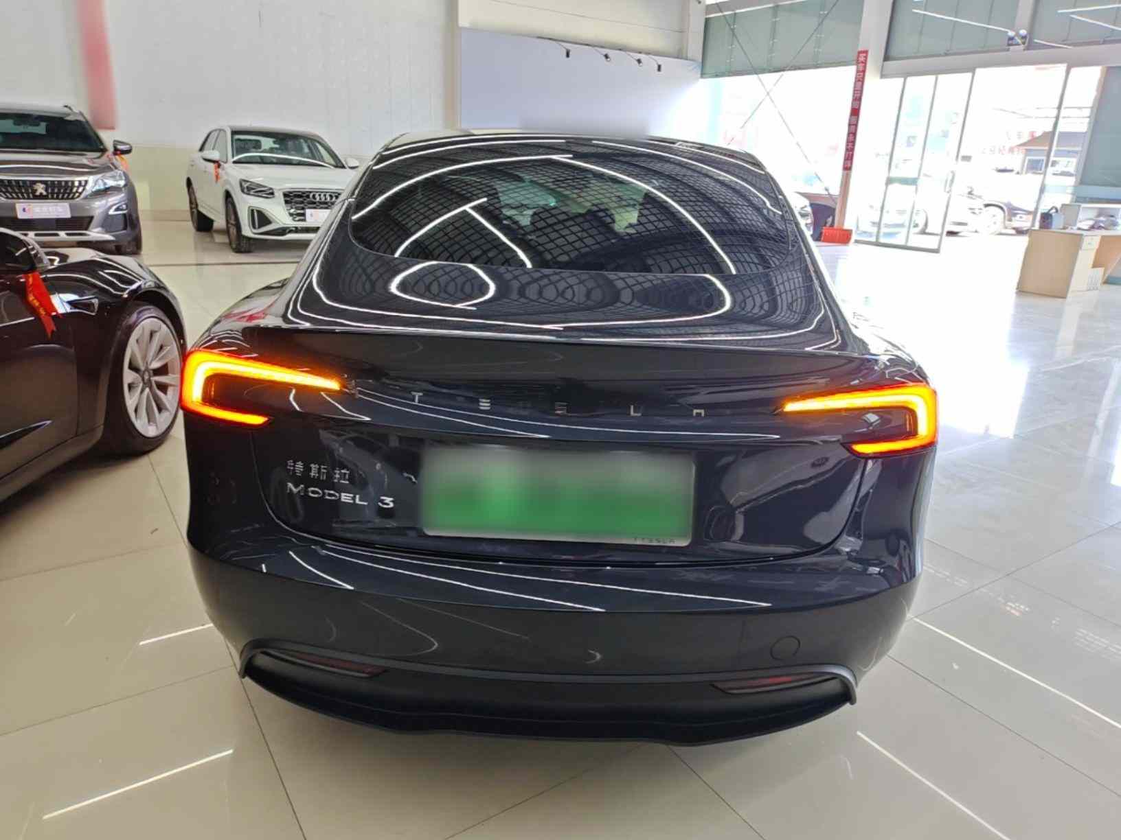特斯拉 Model 3 2025款 后轮驱动版(4)