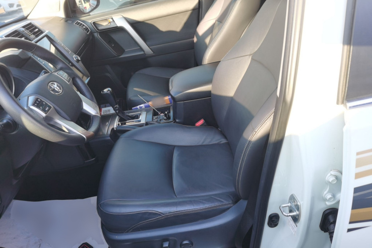 丰田 普拉多 2016款 2.7L 自动标准版中控内饰19