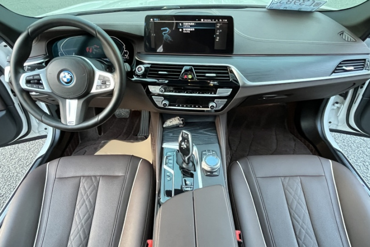 宝马5系新能源 2022款 改款 535Le M运动套装中控内饰7002