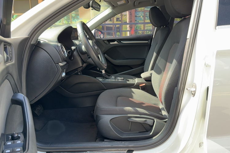 奥迪A3 2018款 30周年年型 Limousine 35 TFSI 进取型局部细节19