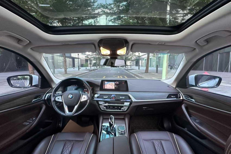 宝马5系 2020款 530Li 领先型 豪华套装车身外观6008