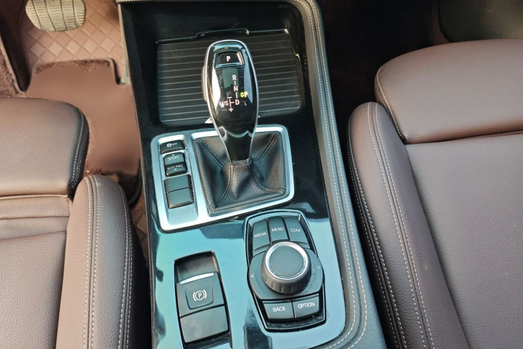 宝马1系 2020款 120i M运动套装局部细节18