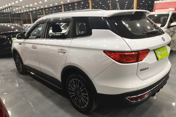 中国重汽VGV VGV U70 2020款 1.5T 手动精英天窗版 5座车身外观4