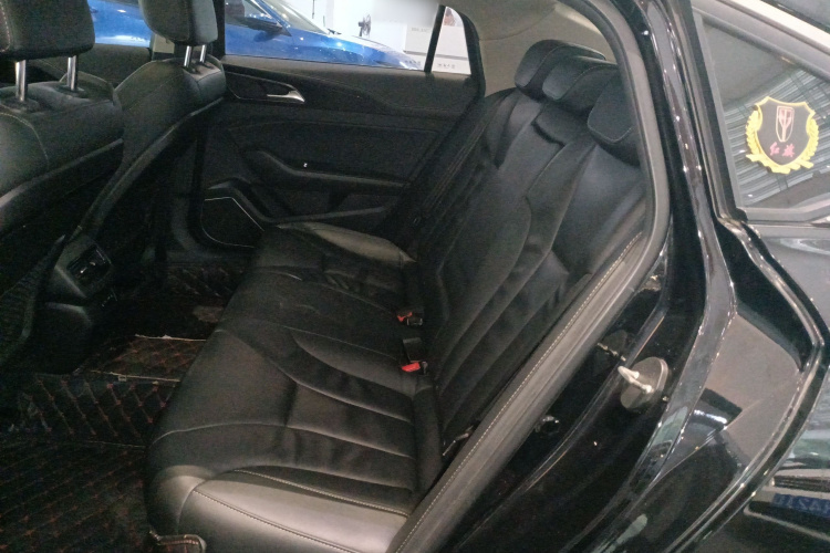 红旗H5 2019款 30TD 智联灵动版中控内饰7004