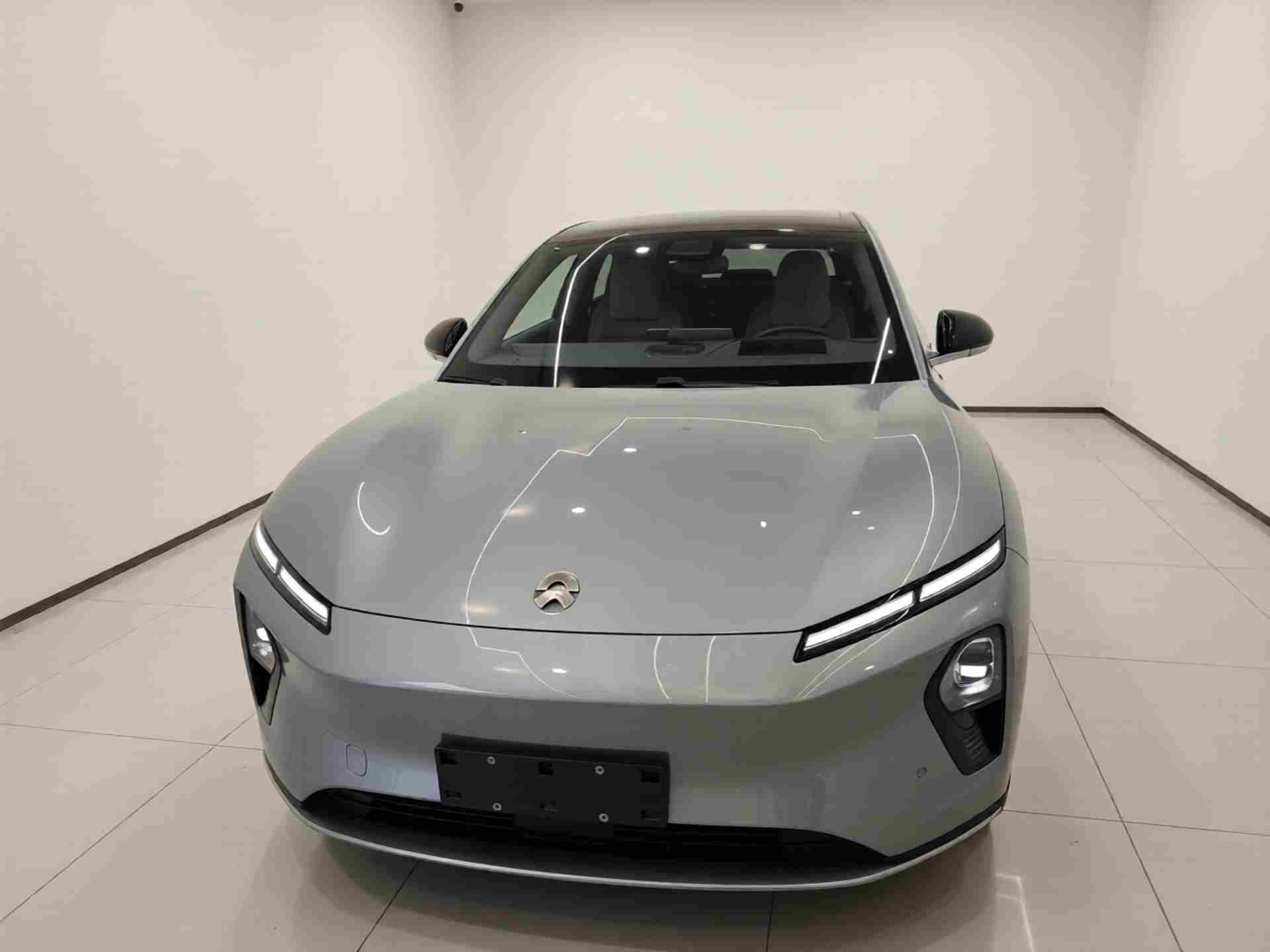 上海二手蔚来ET9 2025款，新手练手选这车透明吗？