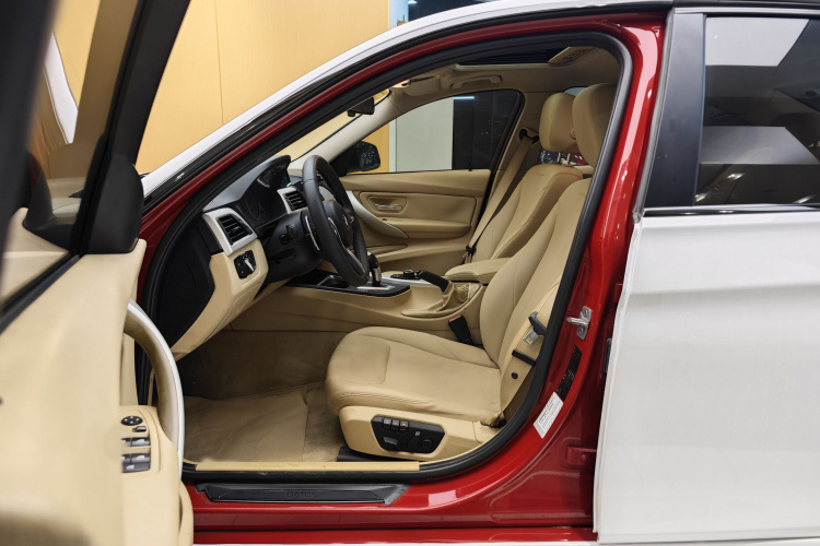 宝马3系 2015款 320i 超悦版时尚型局部细节19