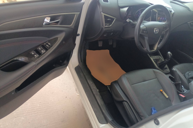 长安 逸动 2016款 1.6L 手动风尚型中控内饰20