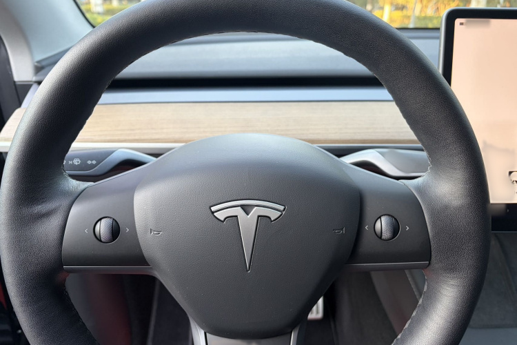 特斯拉 Model Y 2022款 Performance高性能全轮驱动版中控内饰7003