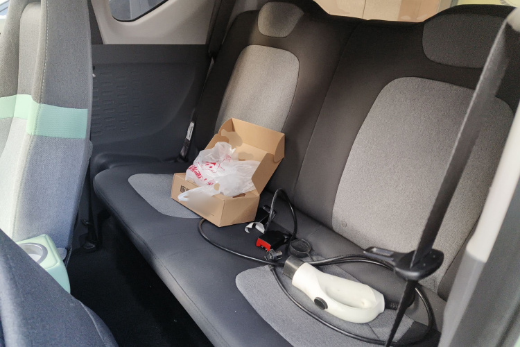 五菱汽车 宏光MINIEV 2022款 马卡龙时尚款 磷酸铁锂中控内饰7004