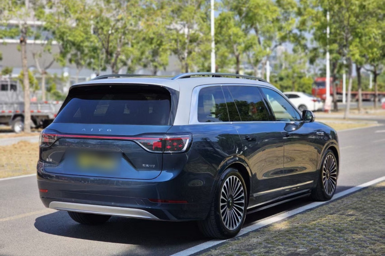 鸿蒙智行 问界M9 2024款 增程 Max版 42kWh 5座版车身外观6005