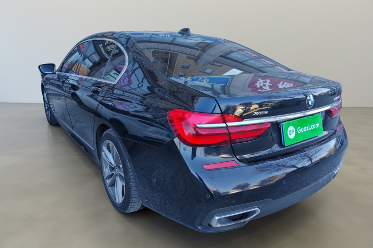 宝马7系 2018款 730Li 尊享型 M运动套装车身外观5