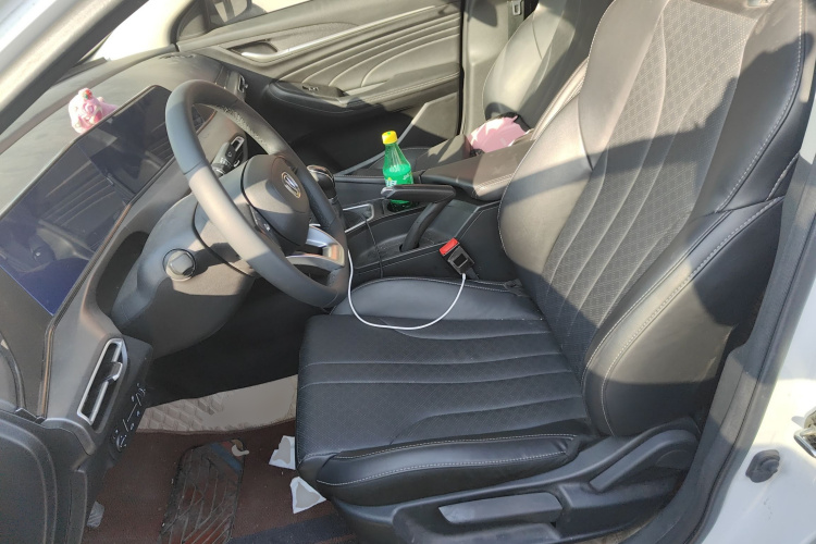 长安 逸动 2021款 PLUS 1.6L GDI 手动豪华型中控内饰19