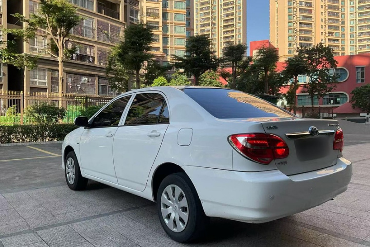 丰田 花冠 2013款 1.6L 自动卓越版车身外观6005