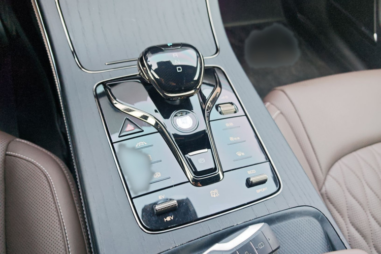 比亚迪 汉 2020款 DM 四驱性能版尊贵型局部细节18