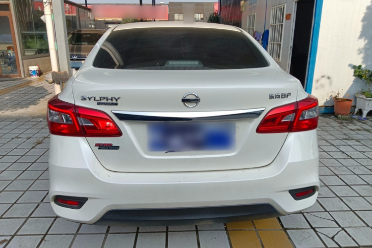 日产 轩逸 2024款 经典 1.6XE CVT舒适版车身外观6