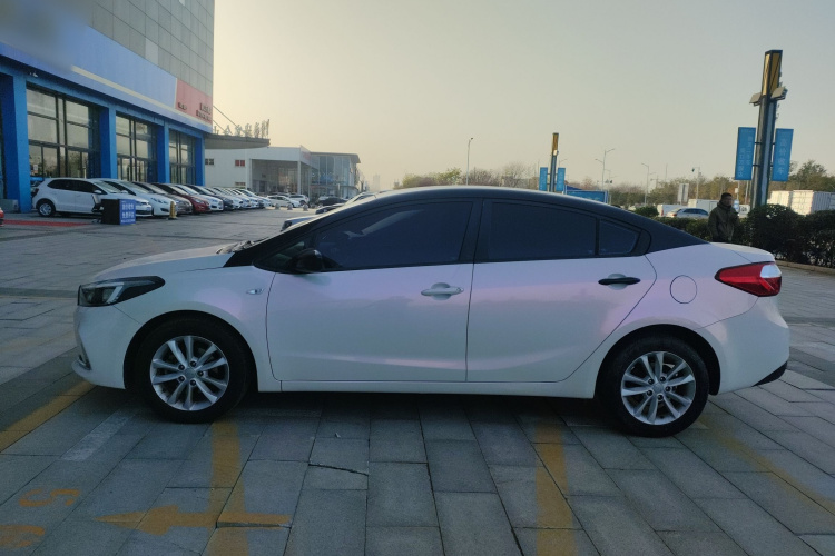 起亚K3 2016款 1.6L 自动GL车身外观4