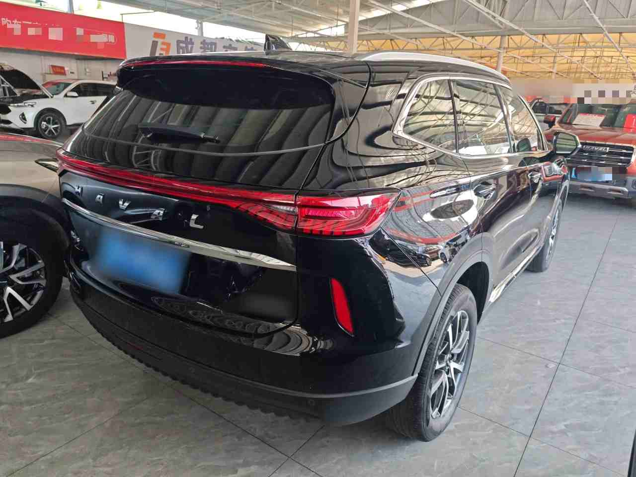 车辆右后45度视角外观