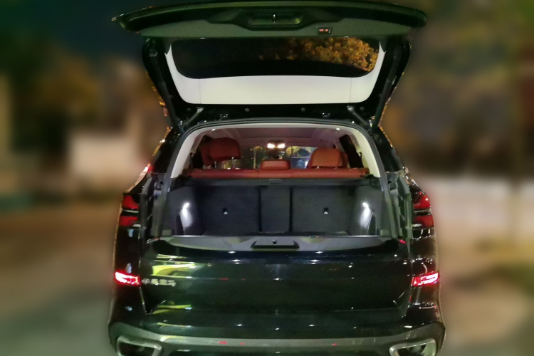 宝马X5 2023款 xDrive 30Li 尊享型M运动曜夜套装中控内饰23