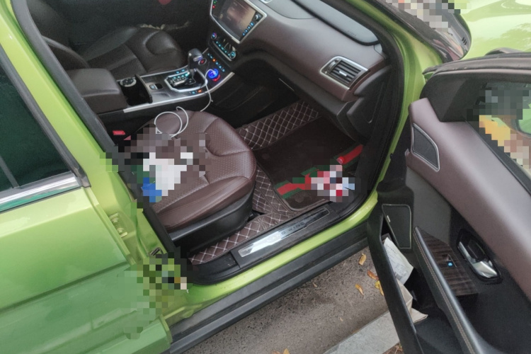 陆风X7 2015款 2.0T 全景尊贵版局部细节9005